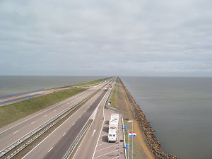 800px-Afsluitdijk2006-1